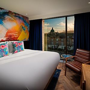 Deluxe Zimmer mit Kingsize-Bett